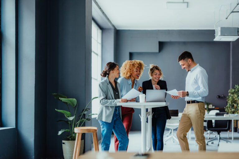 Santé mentale au travail : le service Holicare proposé dans nos contrats pro