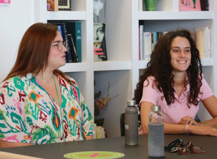 Sandra et Justine cafet shoot hw - mettre les 2 ADI (dossier bureau)